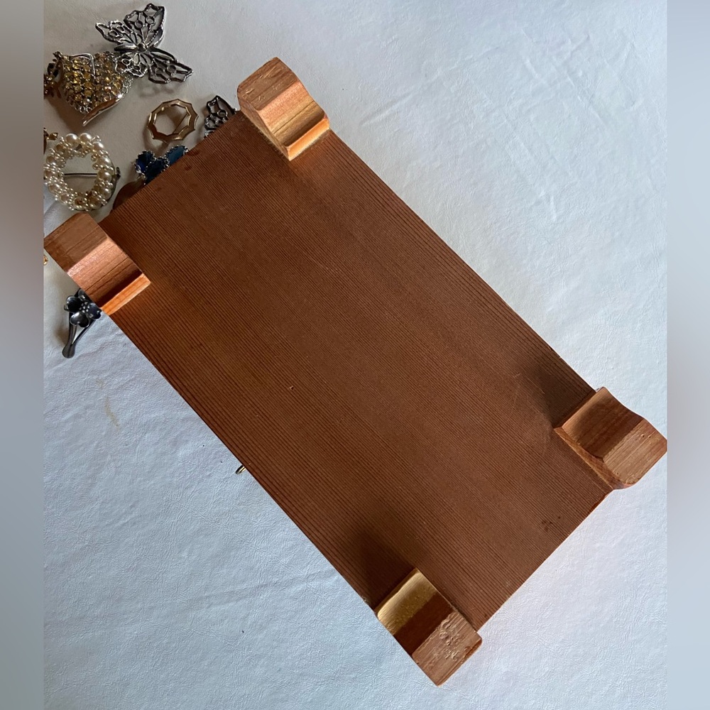 Vintage lot of 19 brooches and one handmade jewelry box - Picture 13 of 13